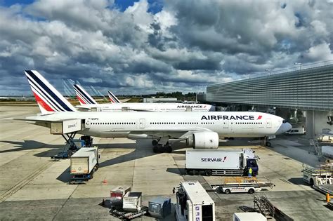 ysl charles de gaulle airport